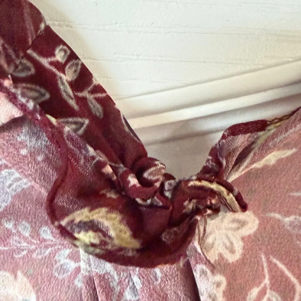 Ria Shah Label maroon floral printed cape set - Picture 6 of 9